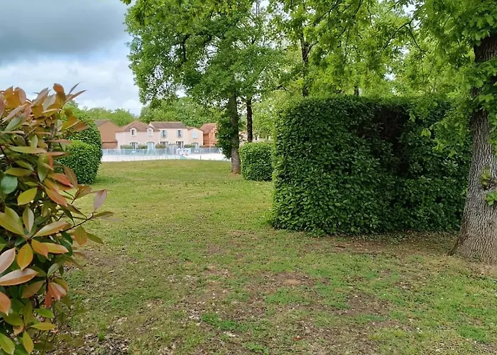 Petite Maison Dans Монфланкен